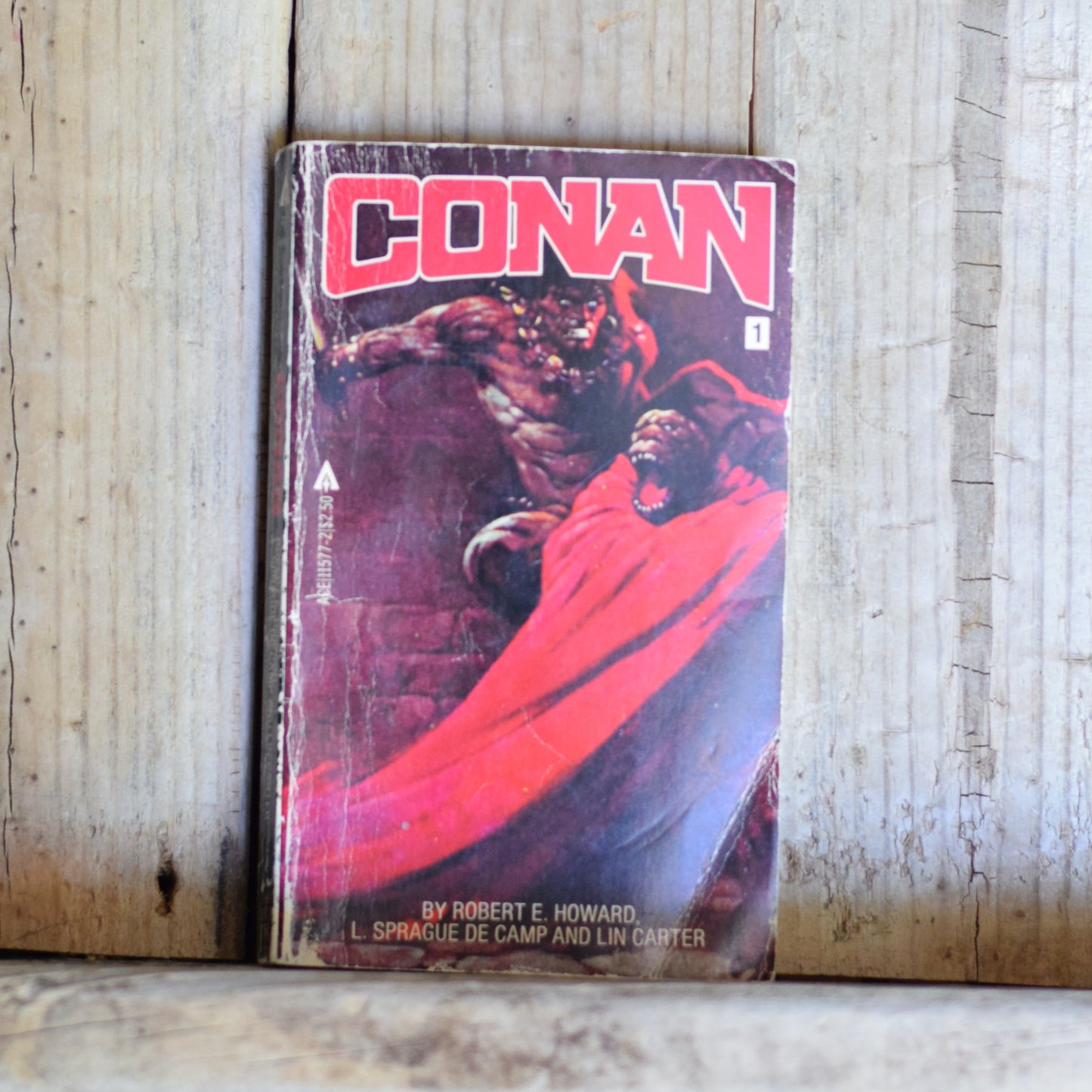 Vintage Fantasy Paperback: Robert E Howard, L Sprague de Camp and Lin Carter - Conan