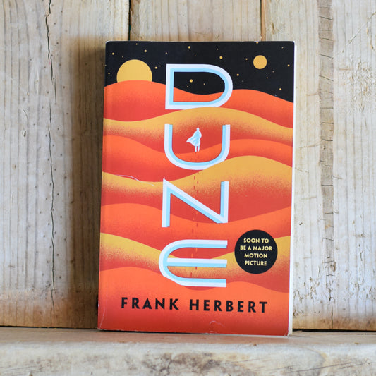 Sci-fi Paperback: Frank Herbert - Dune