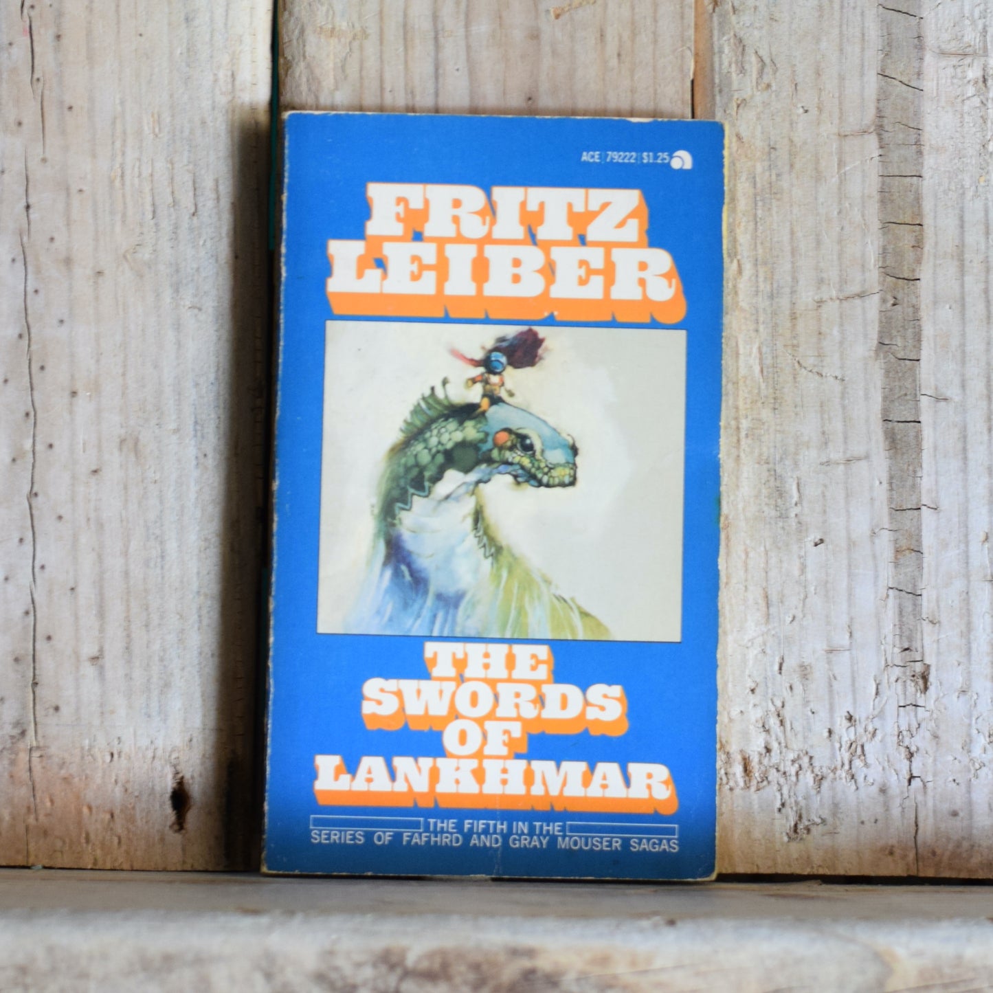 Vintage Sci-fi Paperback: Fritz Leiber - The Swords of Lankhmar