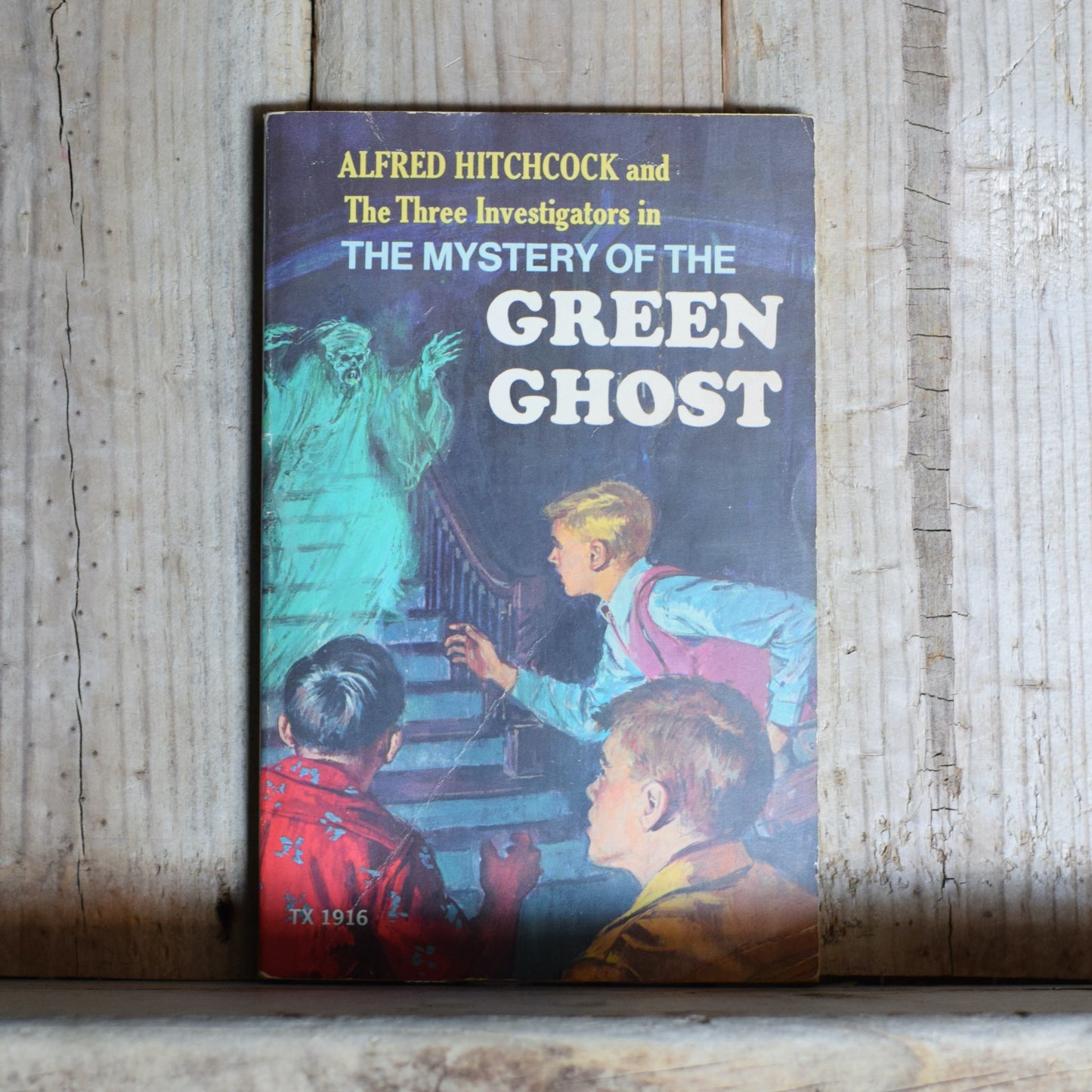 Vintage Fiction Paperback: Robert Arthur - Alfred Hitchcock and The Three Investigators in The Mystery of the Green Ghost
