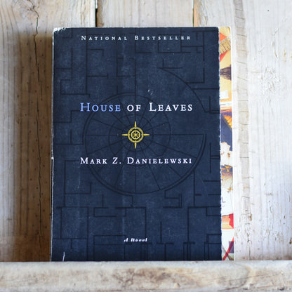Fiction Paperback: Mark Z Danielewski - House of Leaves