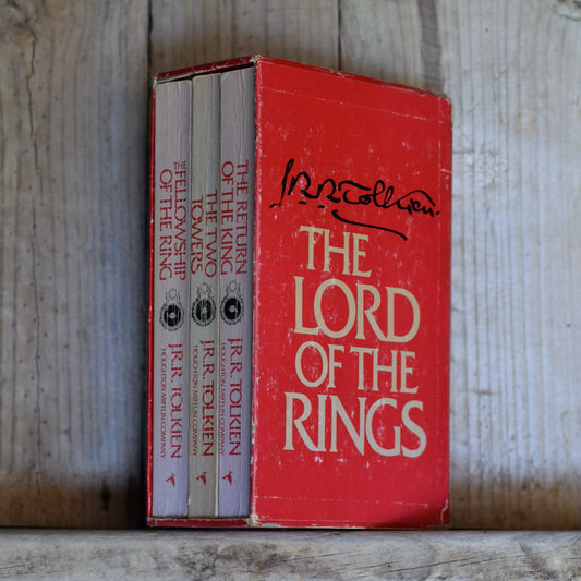 Vintage Fantasy Paperback Boxset: JRR Tolkien - The Lord of the Rings Trilogy