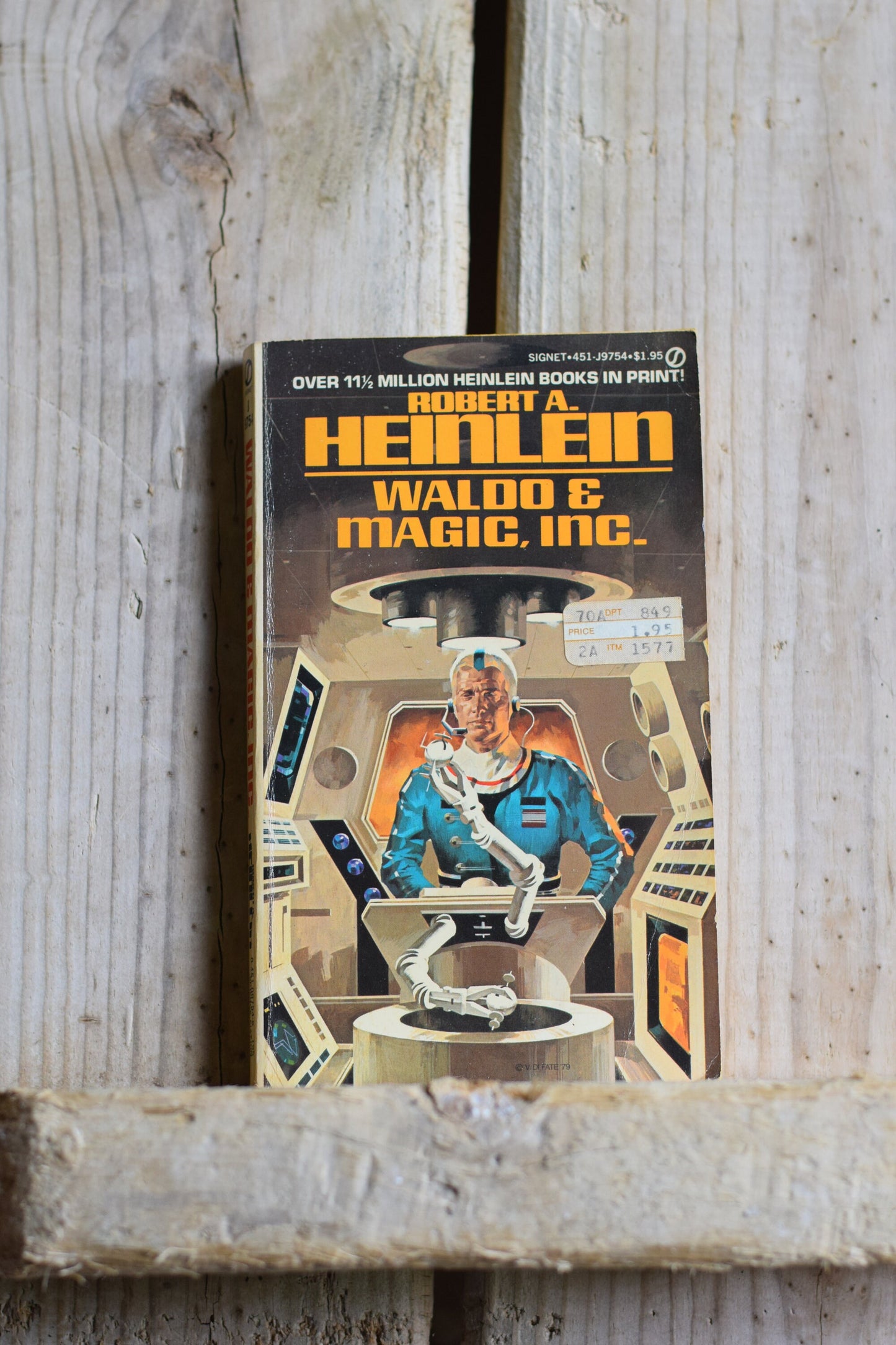 Vintage Sci-fi Paperback Novel: Robert A. Heinlein - Waldo and Magic, INC.