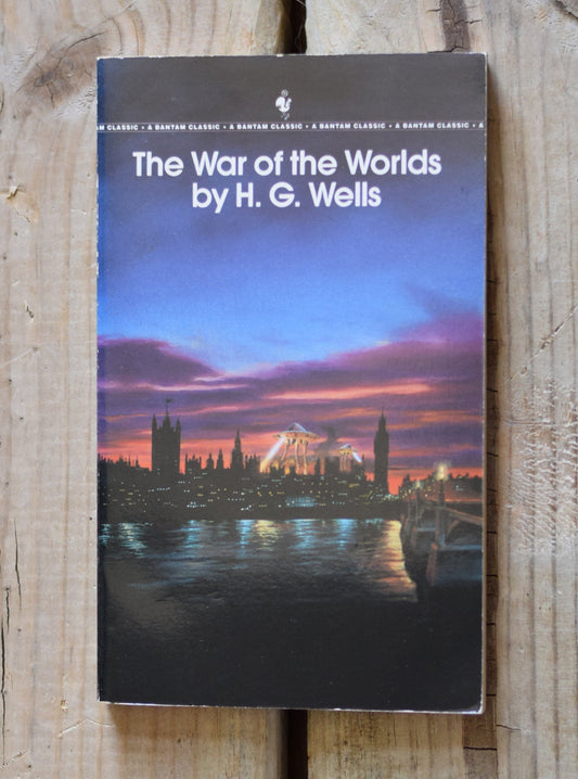 Vintage Sci-Fi Paperback Novel: H G Wells - The War of the Worlds